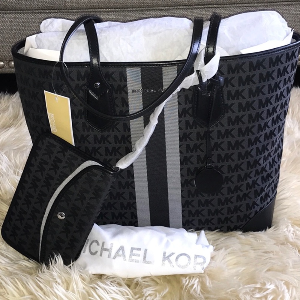 Micheal Kors EVA Black & Gray LG Tote 👜